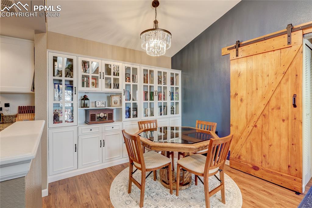 Image 4 of 23: Dining Area