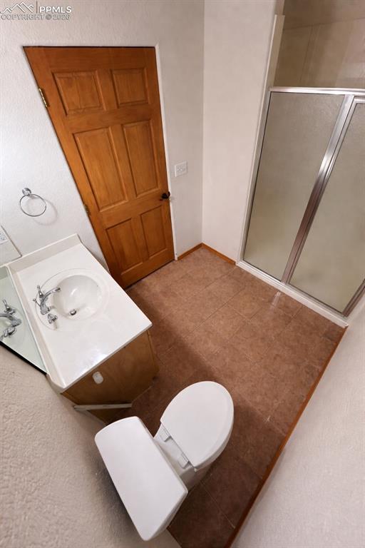 Image 10 of 17: Bathroom