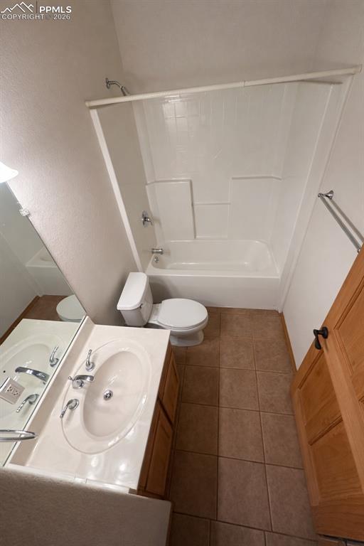 Image 14 of 17: Bathroom