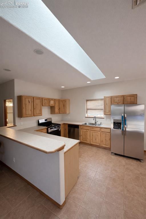 Image 4 of 17: Kitchen