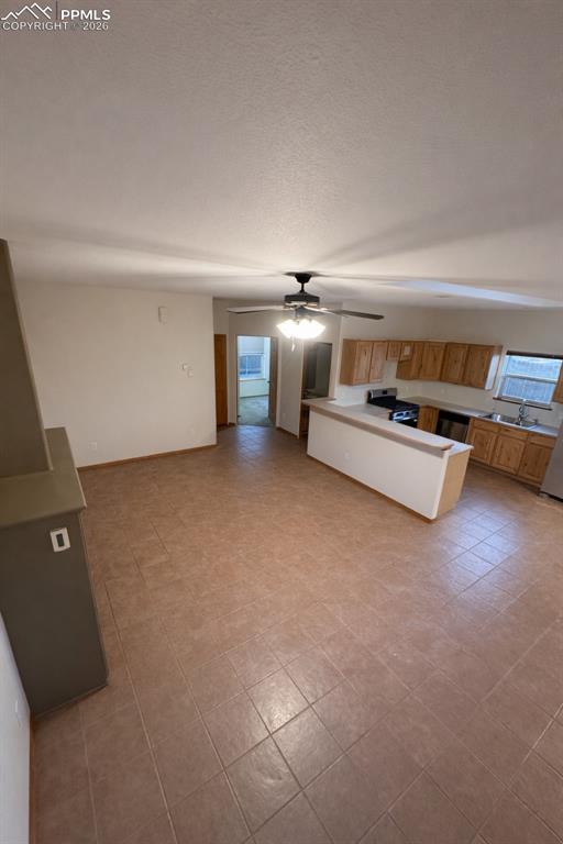 Image 5 of 17: Living Room