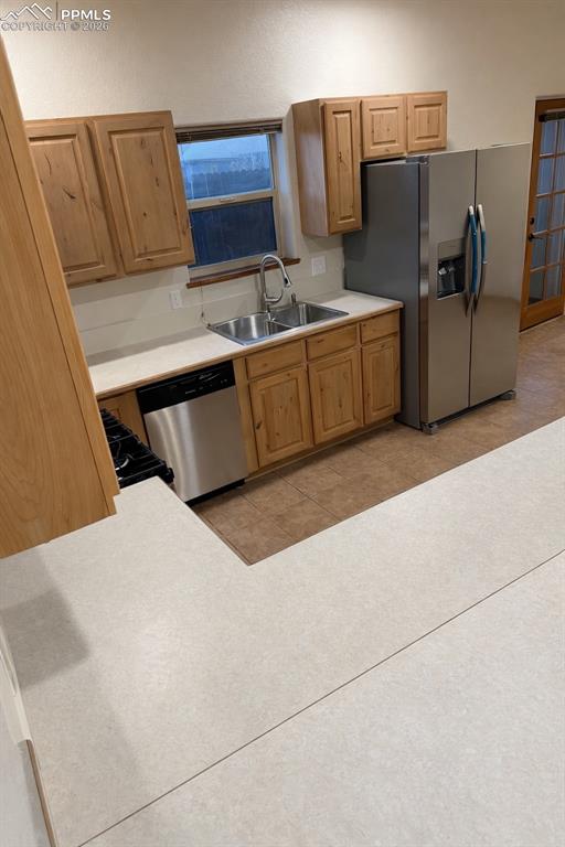 Image 6 of 17: Kitchen