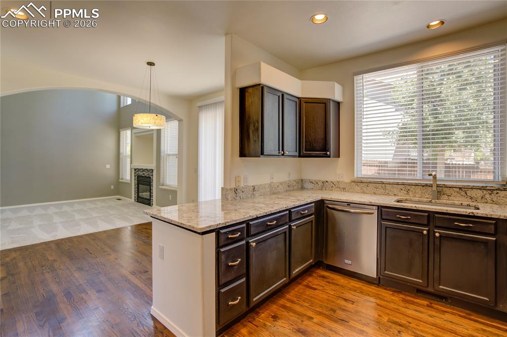 Image 10 of 27: Kitchen