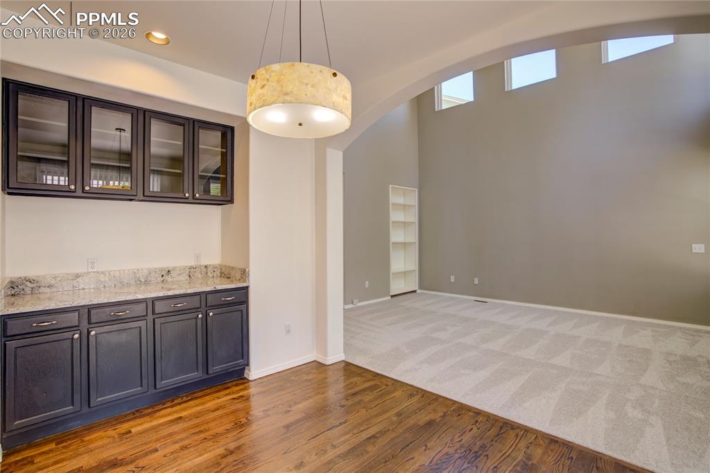 Image 12 of 27: Dining Area