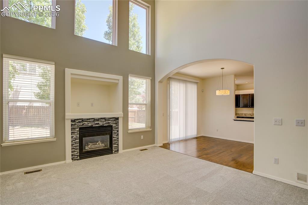 Image 13 of 27: Living Room