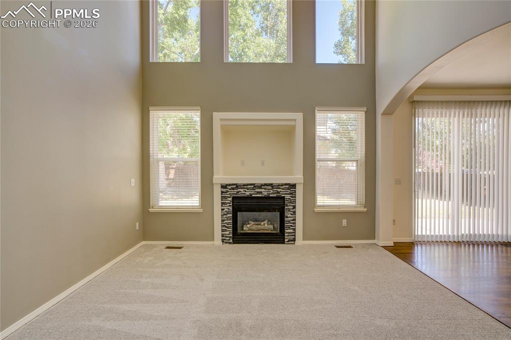 Image 15 of 27: Living Room