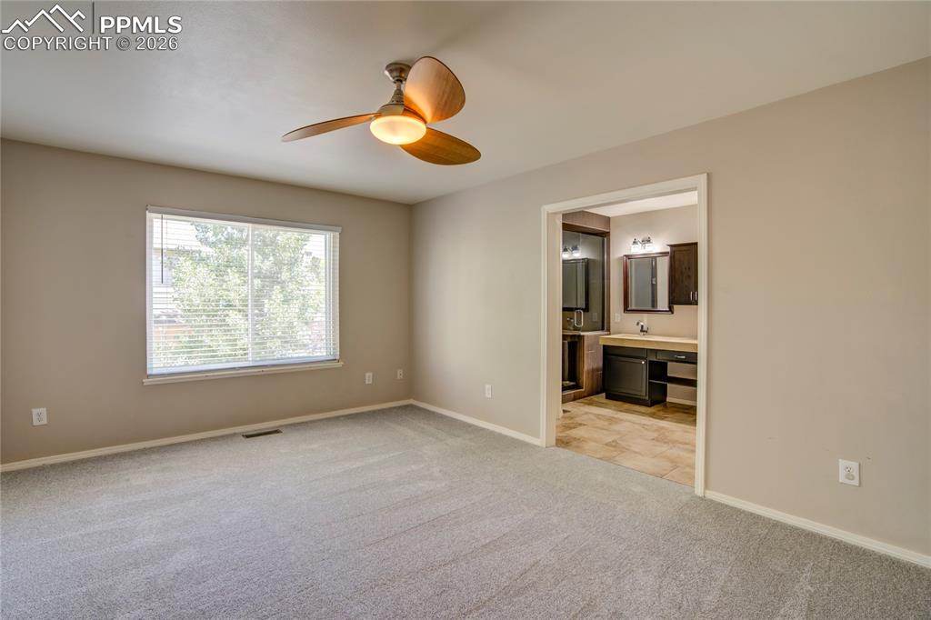 Image 17 of 27: Bedroom