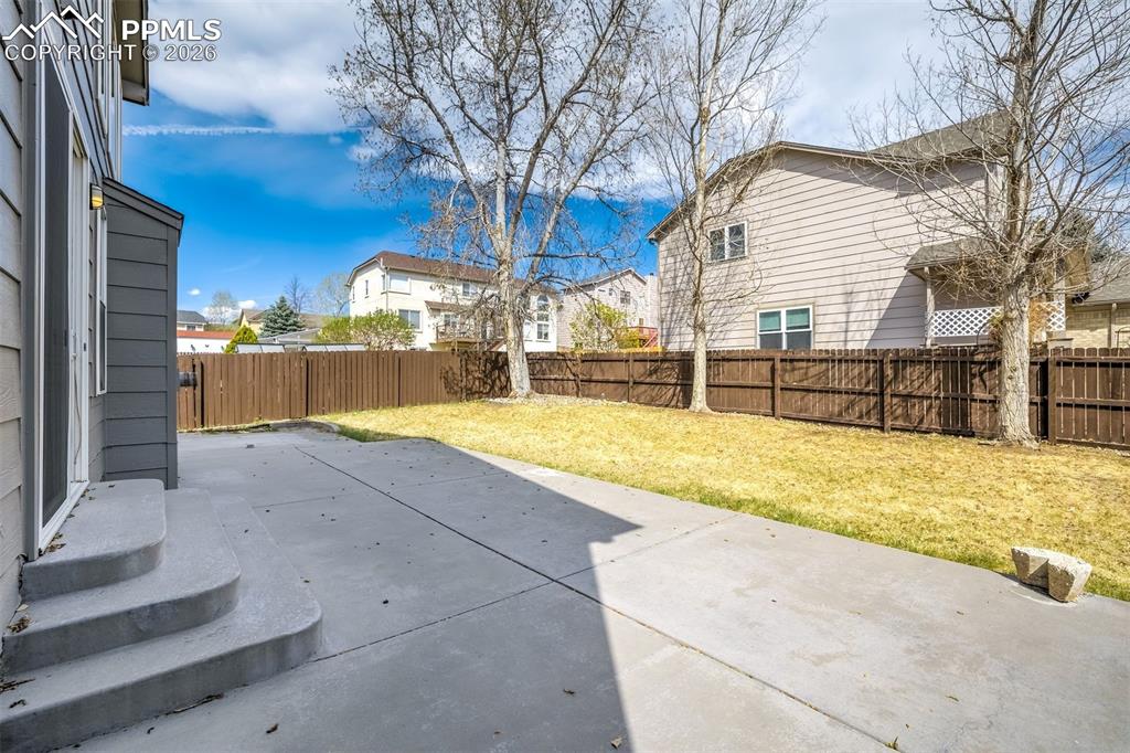 Image 25 of 27: Patio