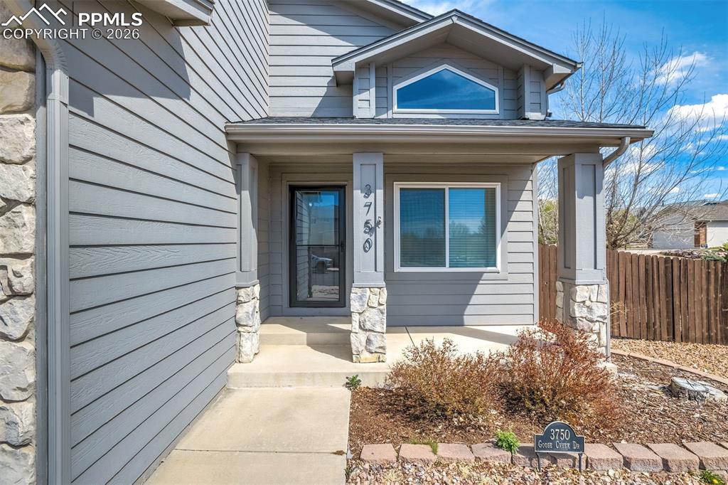 Image 3 of 27: Entry