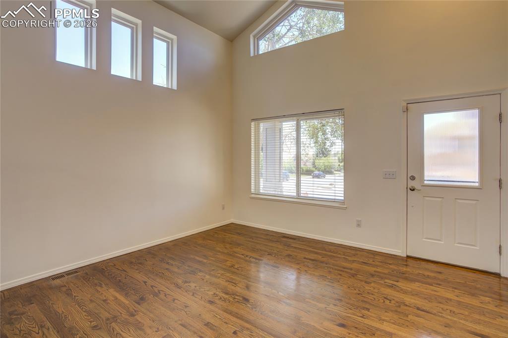 Image 4 of 27: Entry