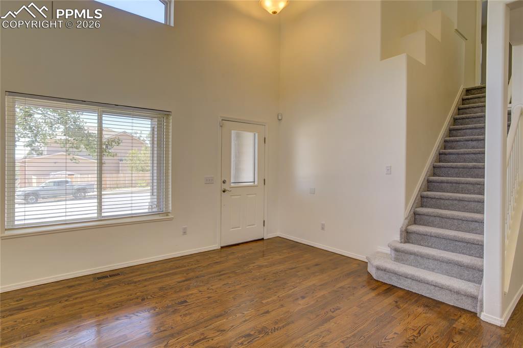 Image 5 of 27: Entry