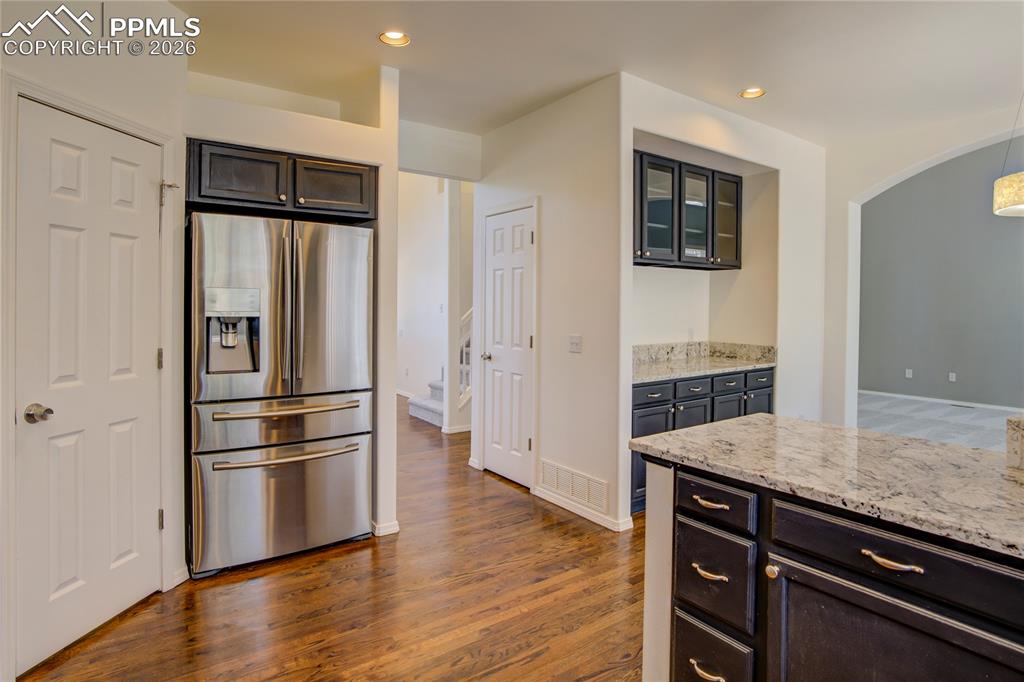 Image 7 of 27: Kitchen