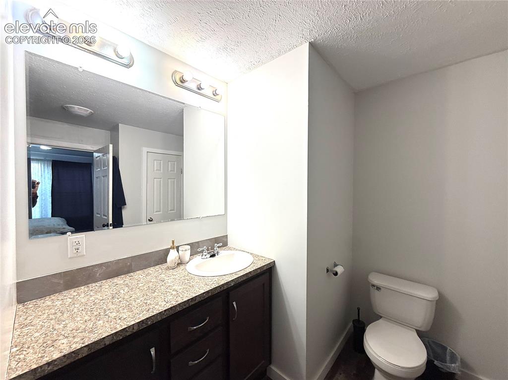 Image 19 of 39: Bathroom