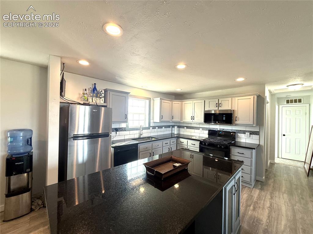Image 8 of 39: Kitchen