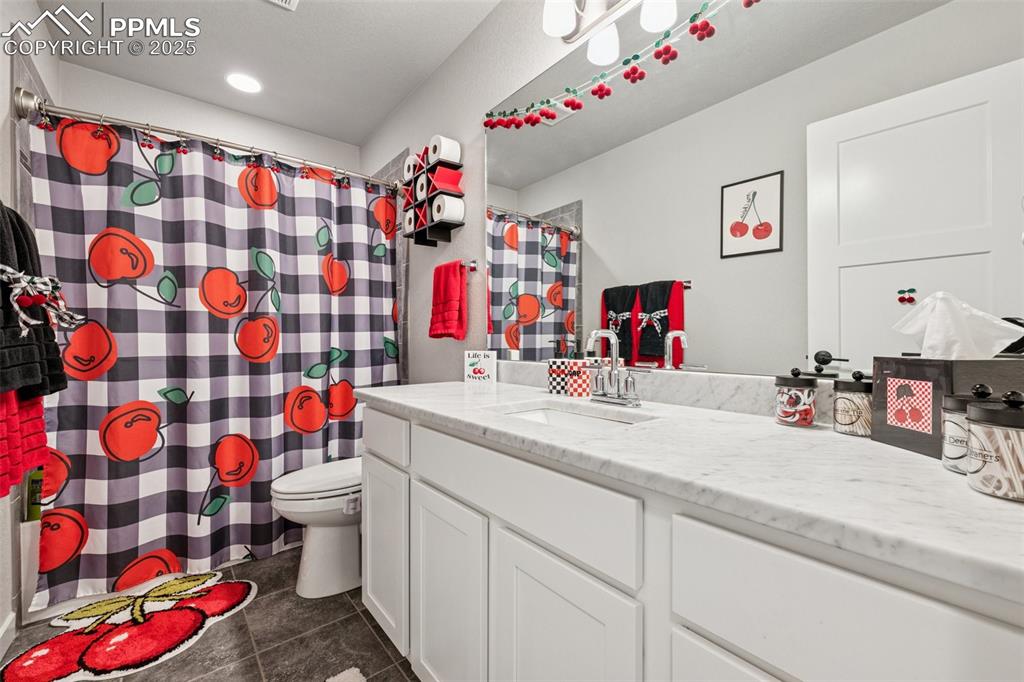 Image 35 of 40: All the bathrooms in this home are large and upgraded.