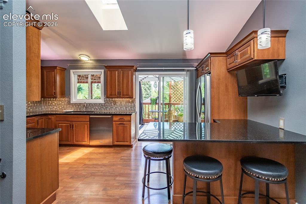 Image 14 of 49: Kitchen