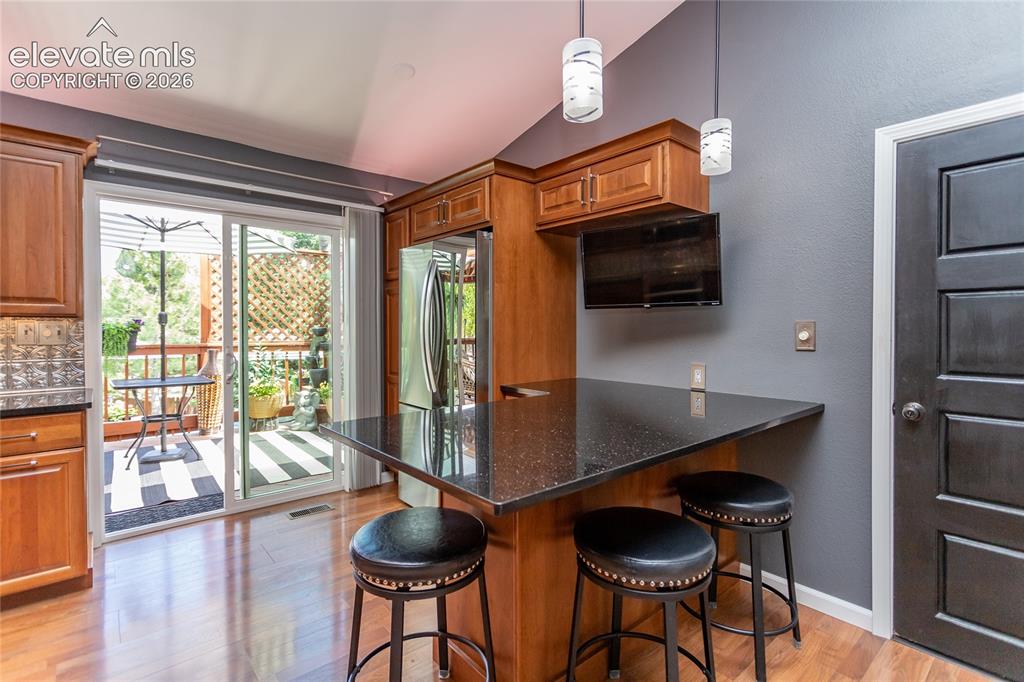 Image 15 of 49: Kitchen