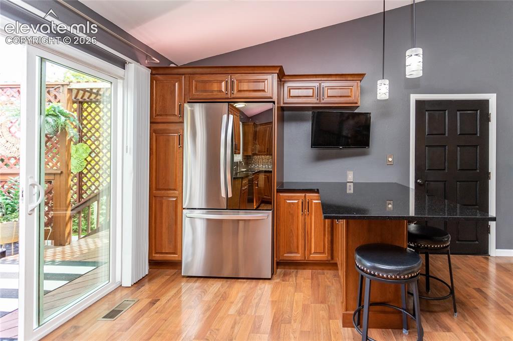 Image 16 of 49: Kitchen