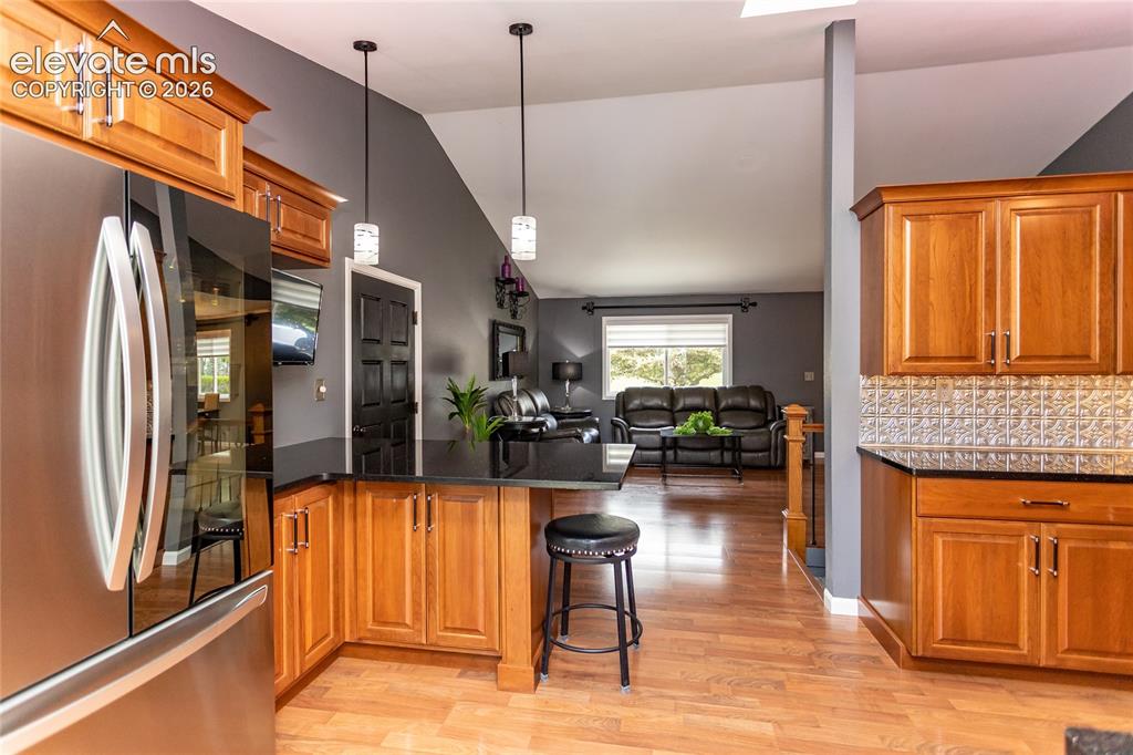 Image 18 of 49: Kitchen
