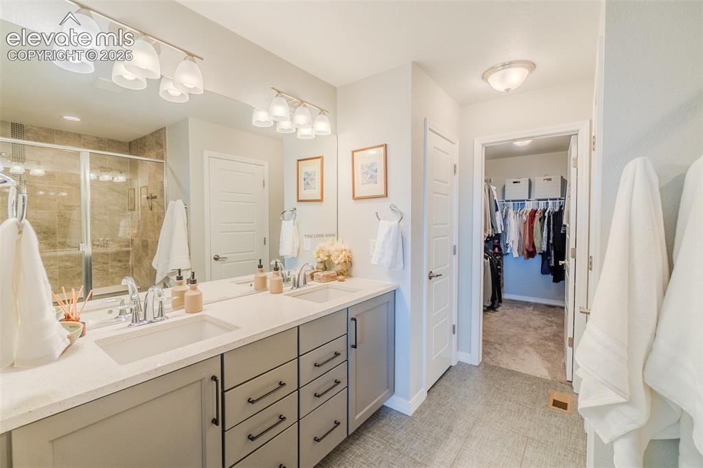 Image 22 of 47: Primary En Suite