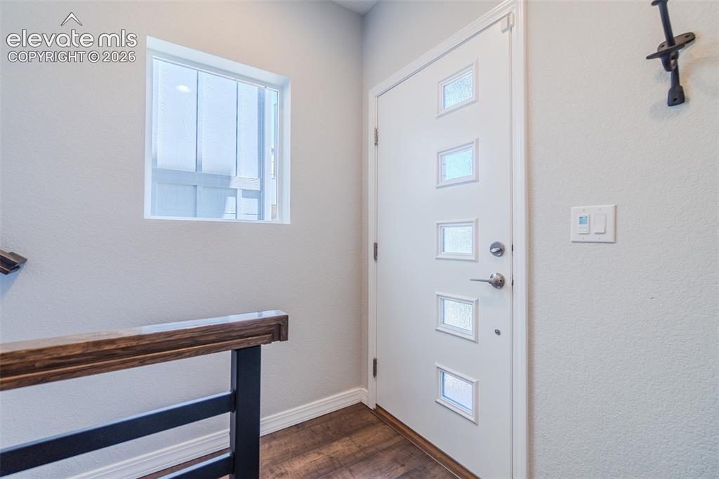 Image 4 of 47: Bright entryway