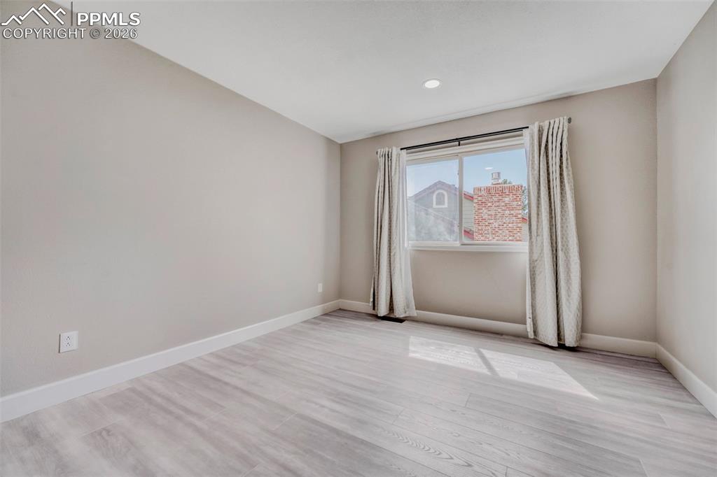 Image 21 of 30: Upstairs Bedroom