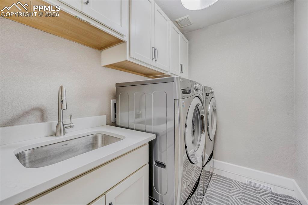 Image 23 of 30: Laundry