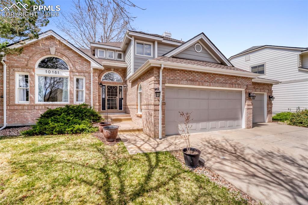 Image 26 of 30: Front of house