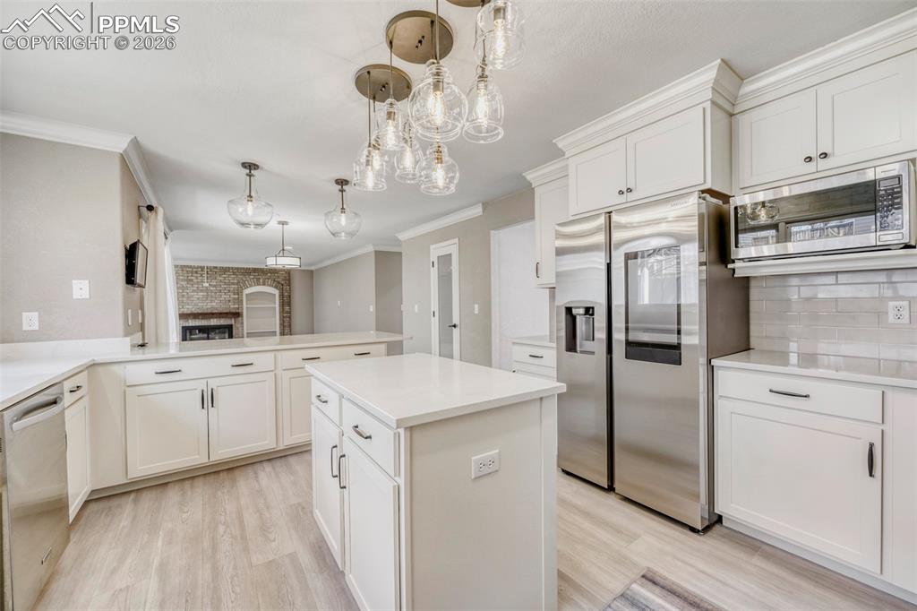 Image 5 of 30: Kitchen