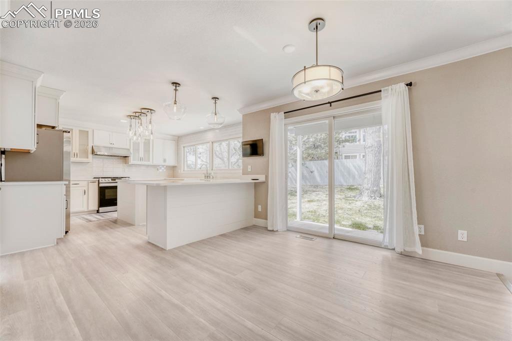 Image 8 of 30: Eating Nook