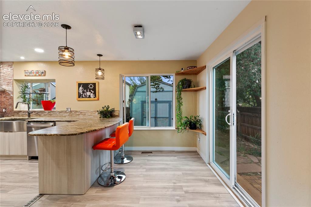 Image 7 of 15: Eat in kitchen area
