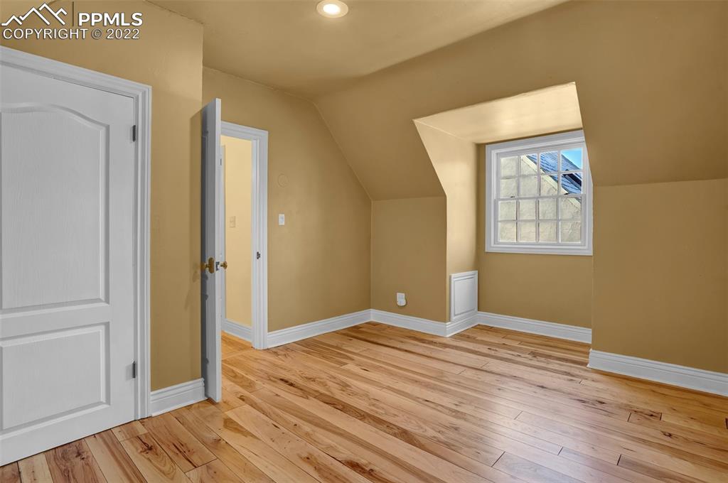 Listing 5765316, Image 18 of 29