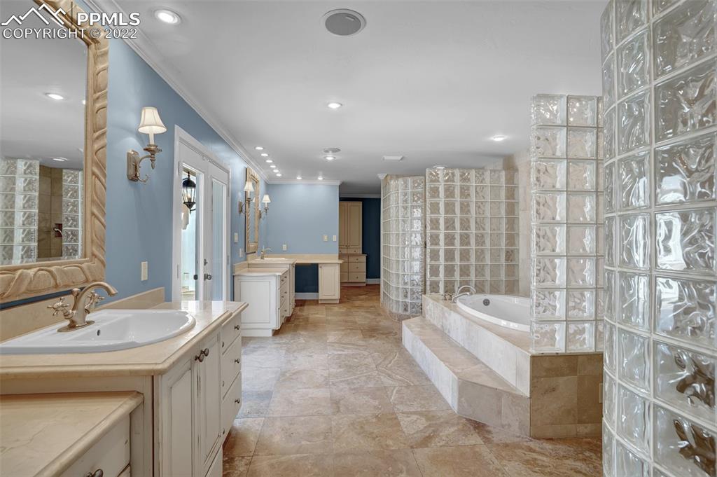 Listing 5765316, Image 22 of 29