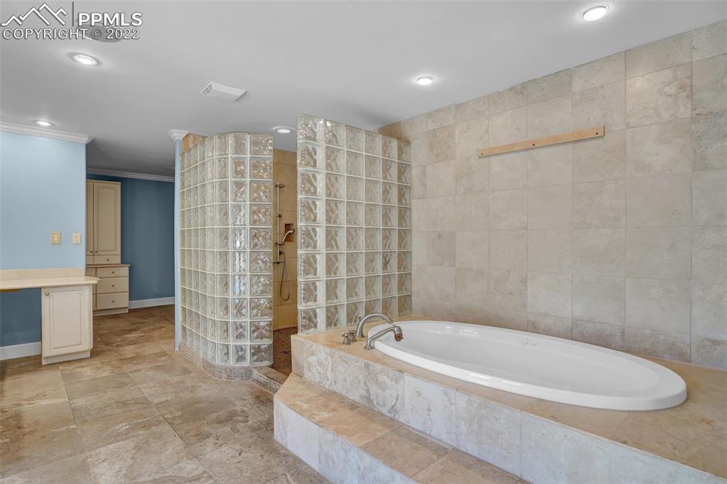 Listing 5765316, Image 23 of 29