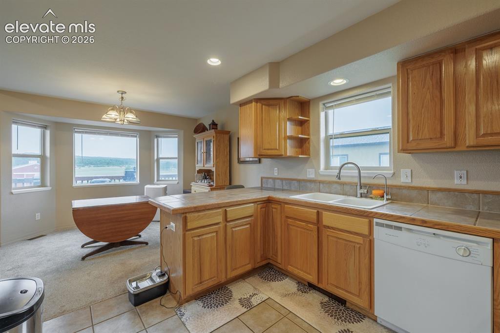 Image 10 of 28: Kitchen