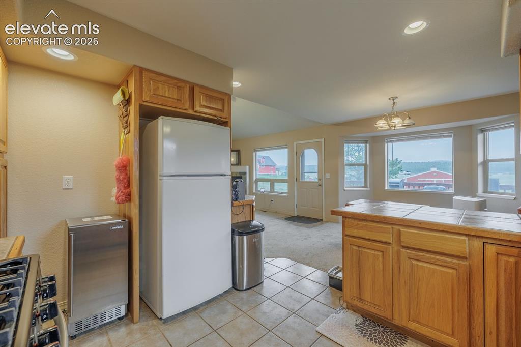 Image 11 of 28: Kitchen