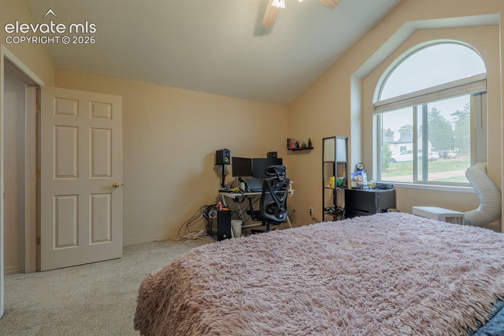 Image 18 of 28: Bedroom