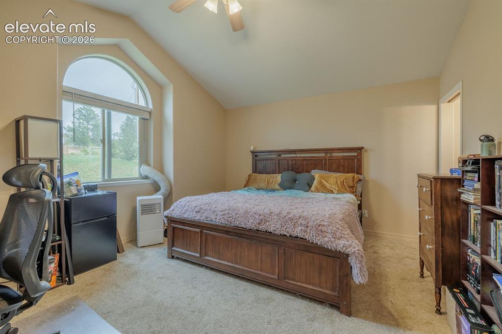 Image 19 of 28: Bedroom