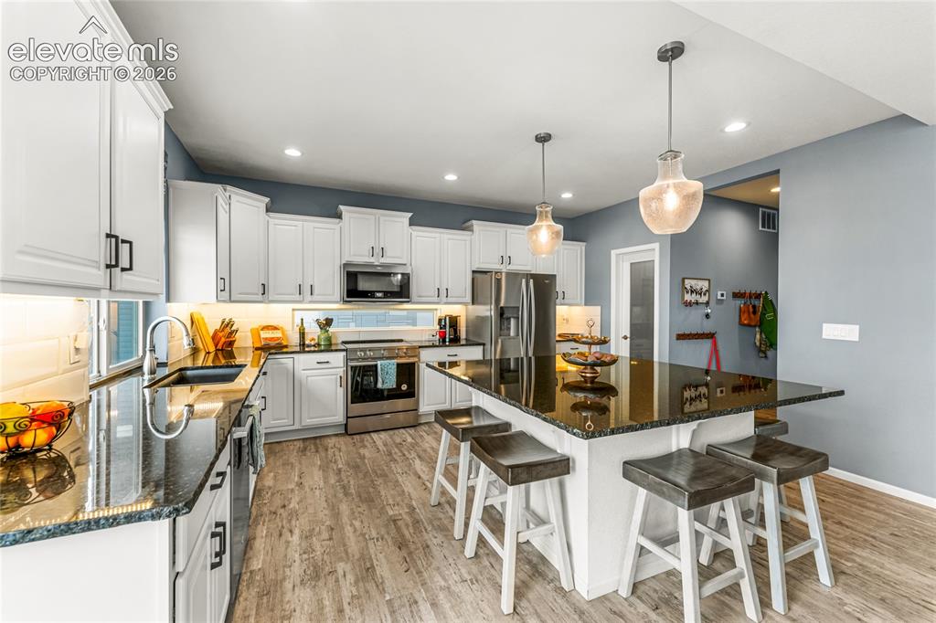 Image 6 of 32: Kitchen