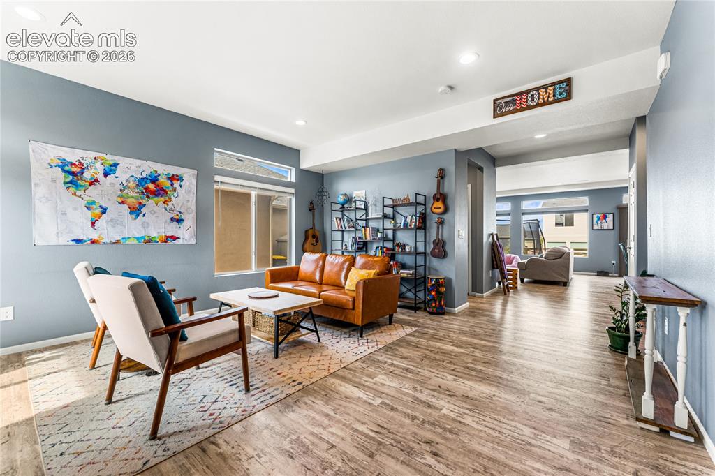 Image 8 of 32: Dining Area