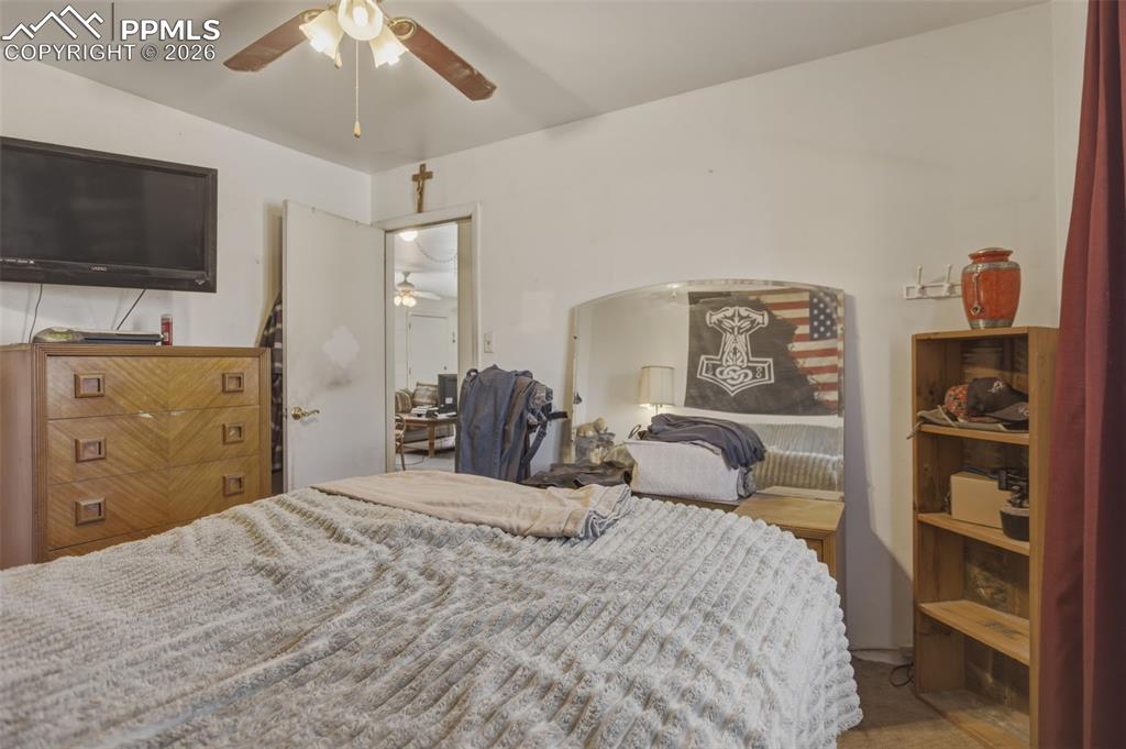 Image 15 of 24: Bedroom