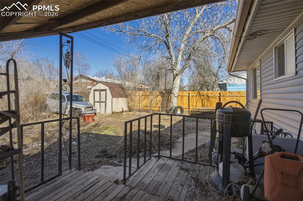 Image 19 of 24: Deck