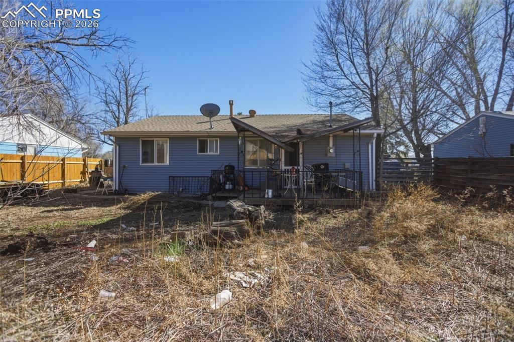 Image 20 of 24: Back of Structure