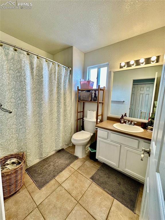 Image 14 of 30: Bathroom