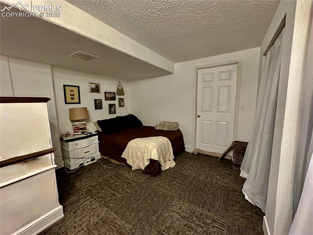 Image 17 of 30: Bedroom