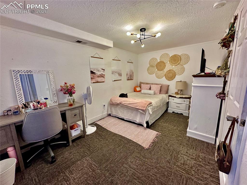 Image 20 of 30: Bedroom