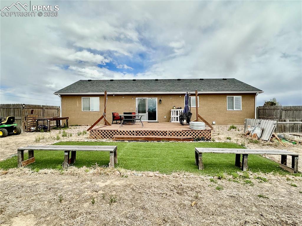 Image 24 of 30: Back of Structure