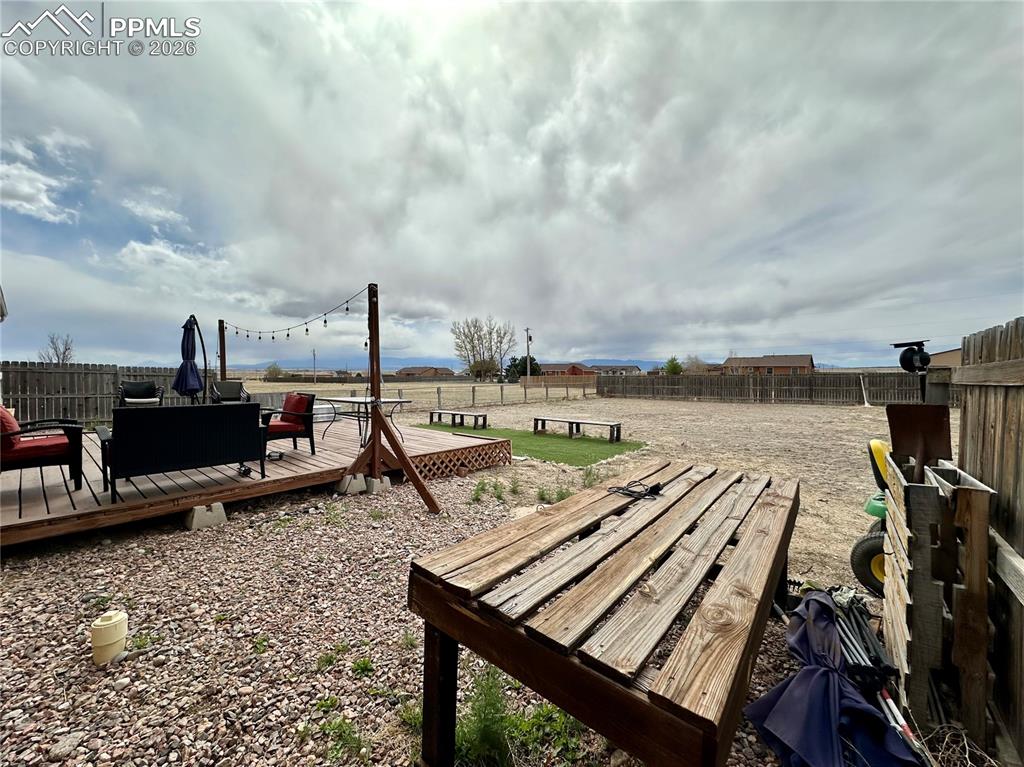 Image 25 of 30: Yard