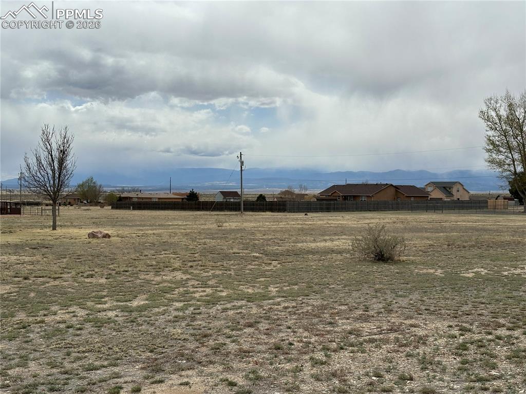 Image 27 of 30: Yard