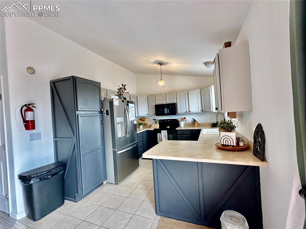 Image 5 of 30: Kitchen